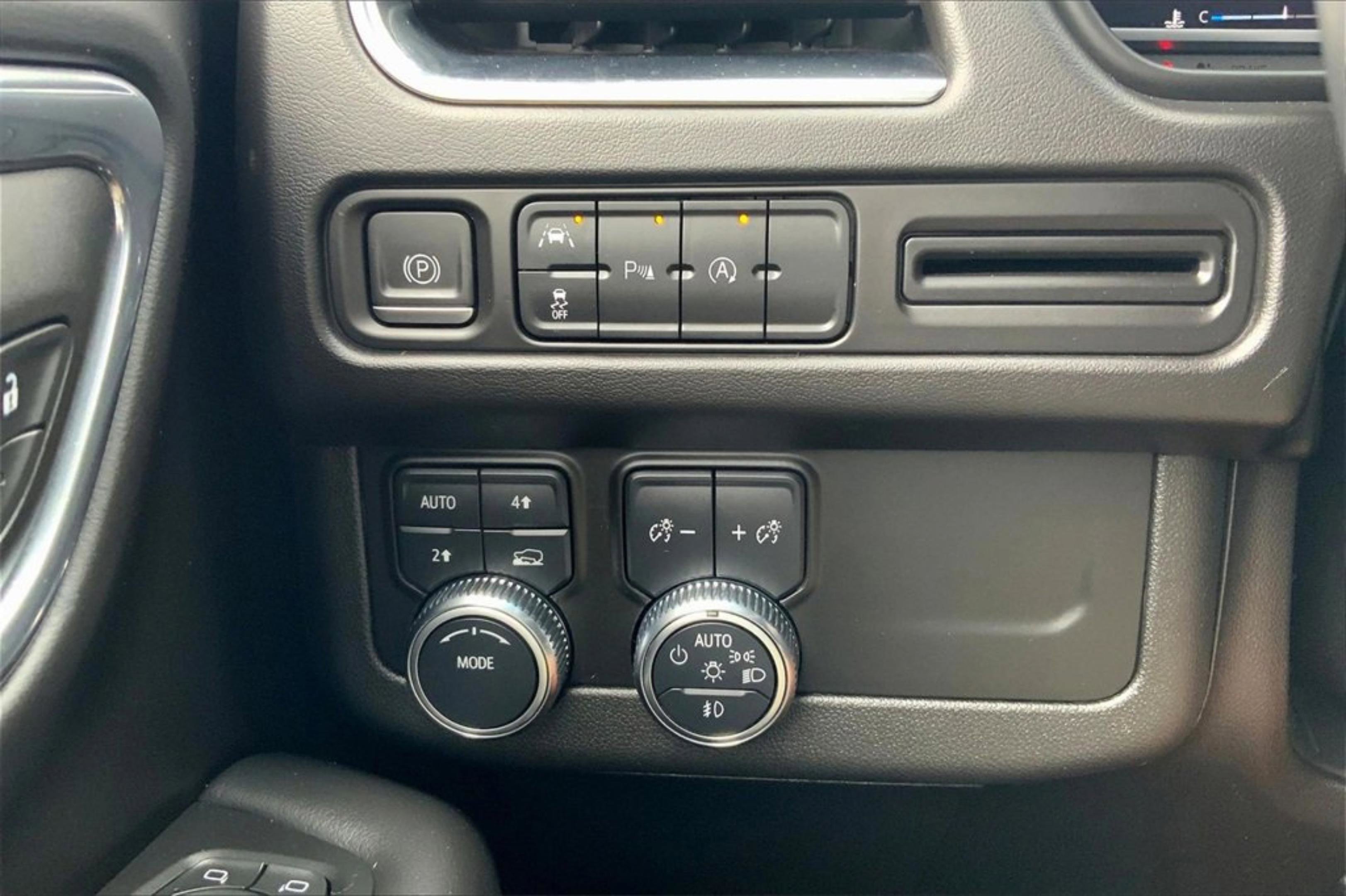 Used 2023 GMC Yukon SLT image 36