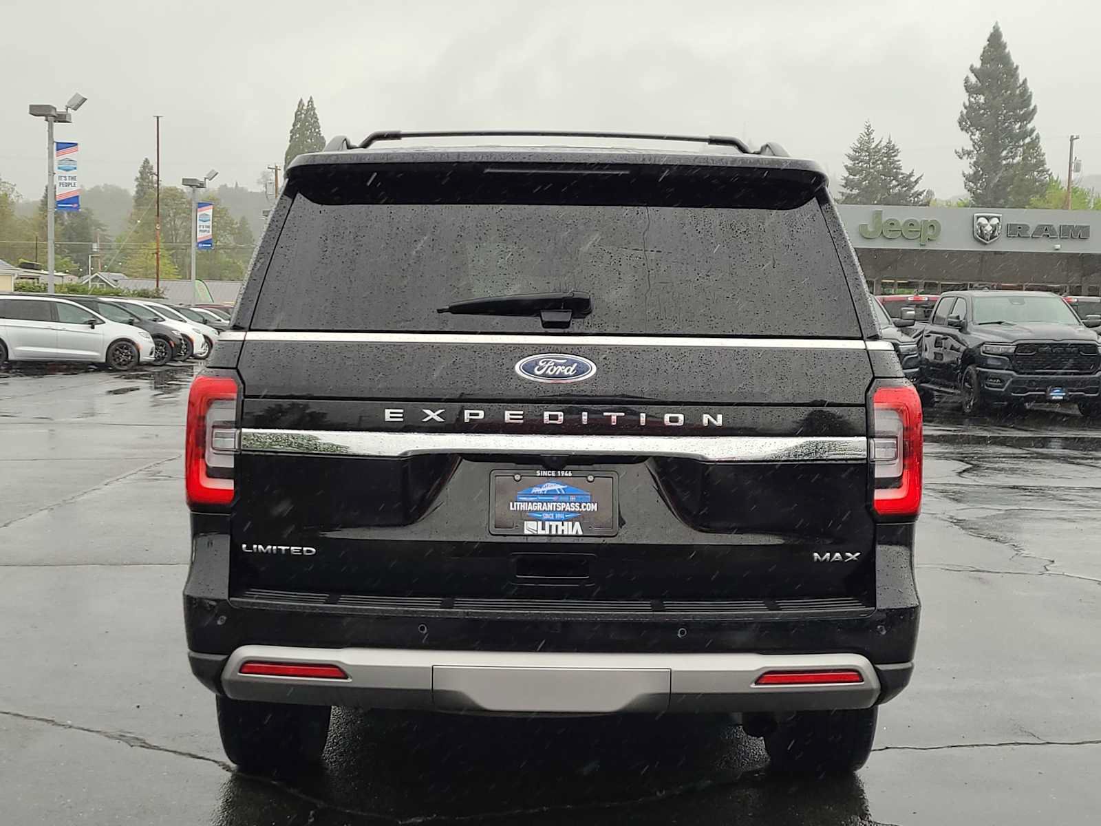 Used 2024 Ford Expedition Max Limited AWD/4WD image 13
