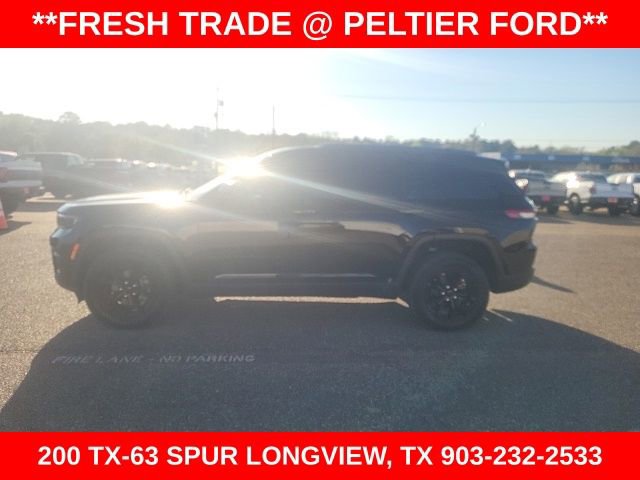 Used 2025 Jeep Grand Cherokee Altitude image 4