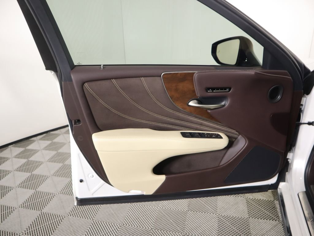 Used 2018 Lexus LS 500 w/ Accessory Package (Z2) image 25