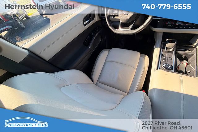 Used 2024 Nissan Pathfinder SL w/ Black Appearance Package AWD/4WD image 12