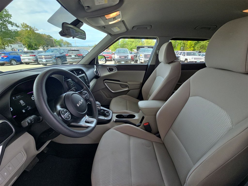 Used 2023 Kia Soul LX w/ LX Technology Package image 18