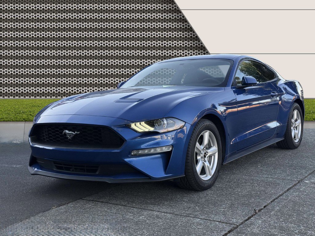 Used 2018 Ford Mustang Coupe image 3