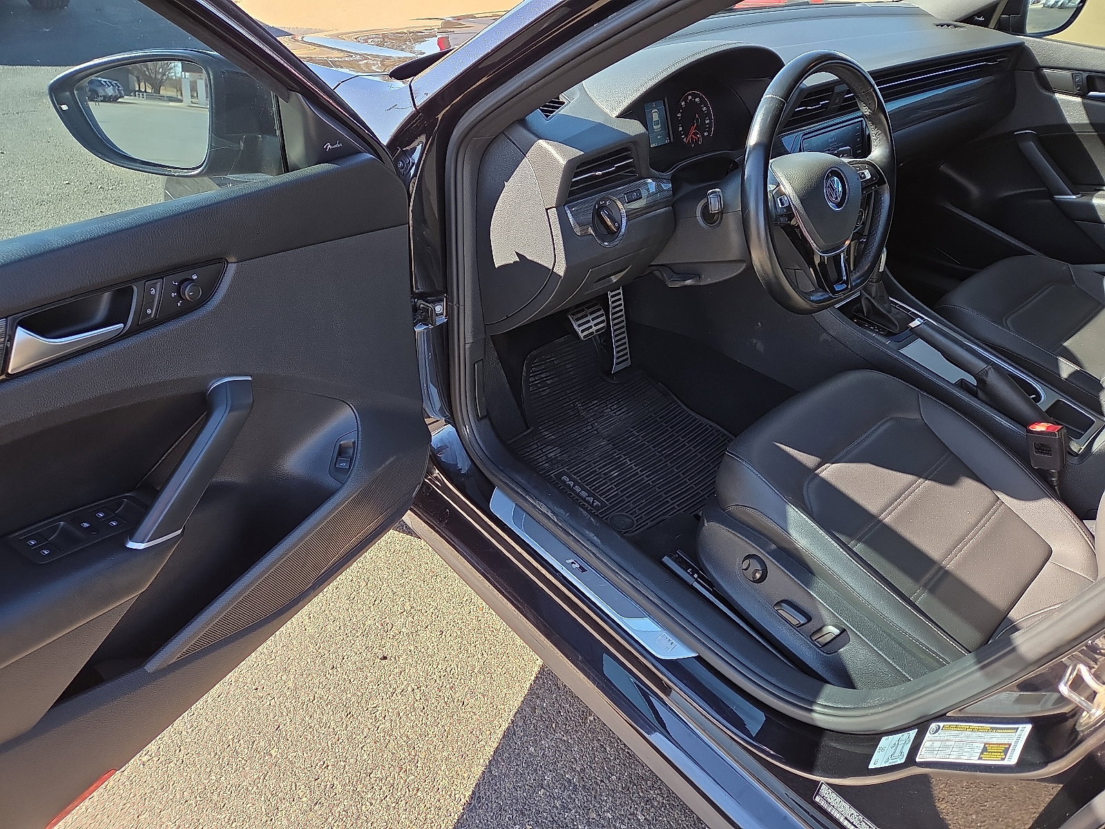Used 2021 Volkswagen Passat 2.0T R-Line image 10