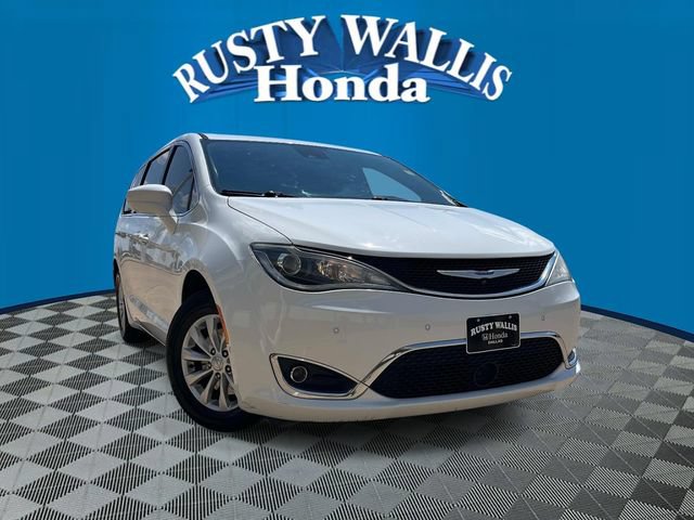 Used 2020 Chrysler Pacifica Touring w/ Advanced Safetytec Group FWD video 1