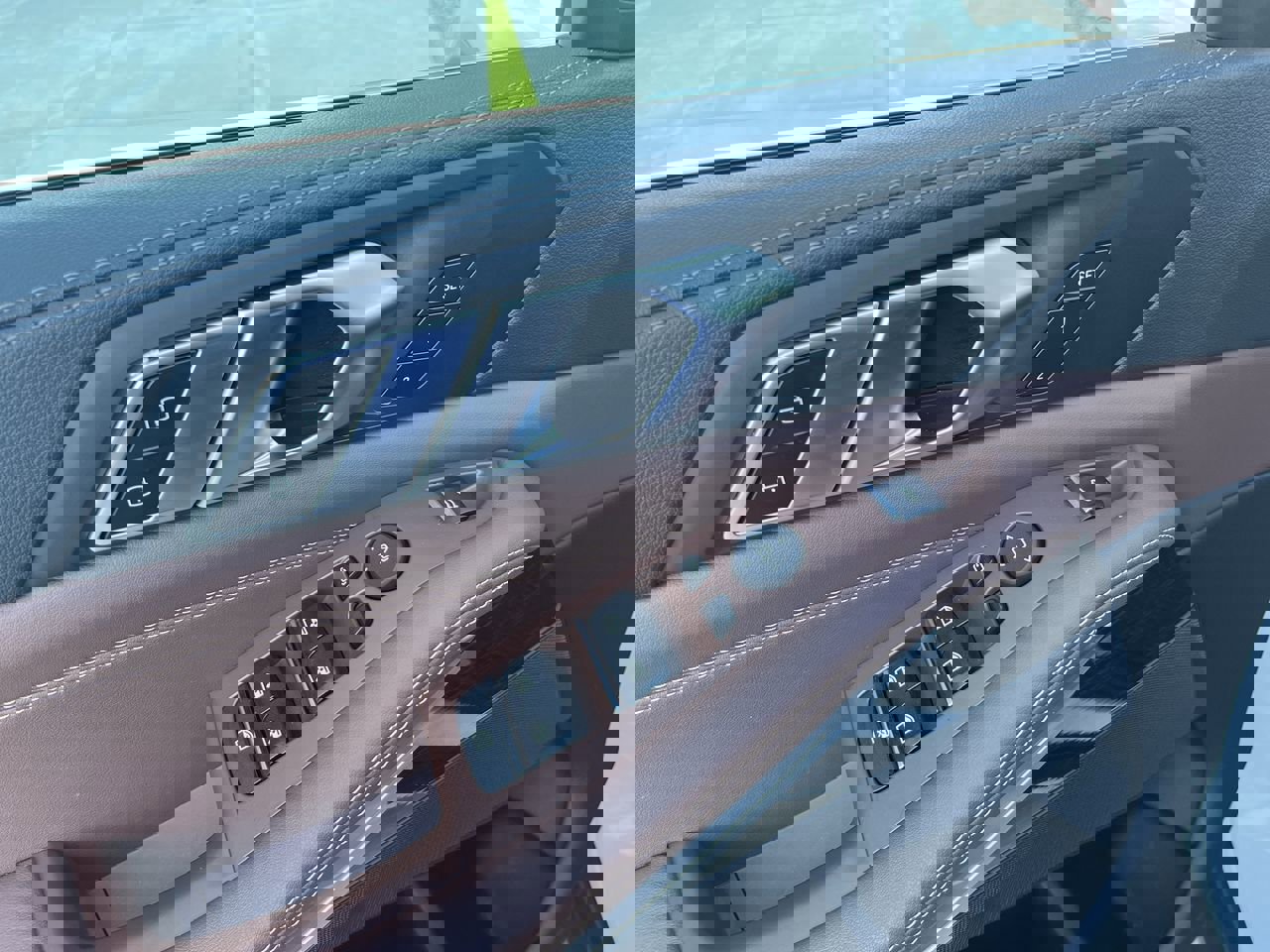 Used 2023 BMW X5 sDrive40i w/ Climate Comfort Package image 19