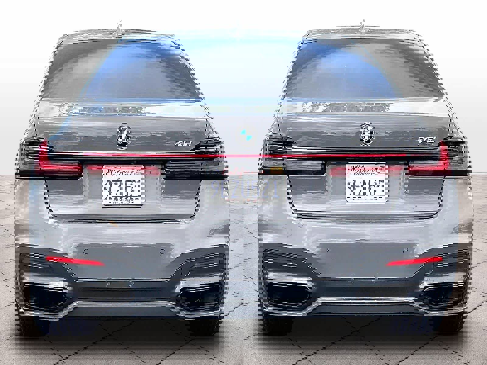 Used 2022 BMW 740i w/ M Sport Package RWD image 6