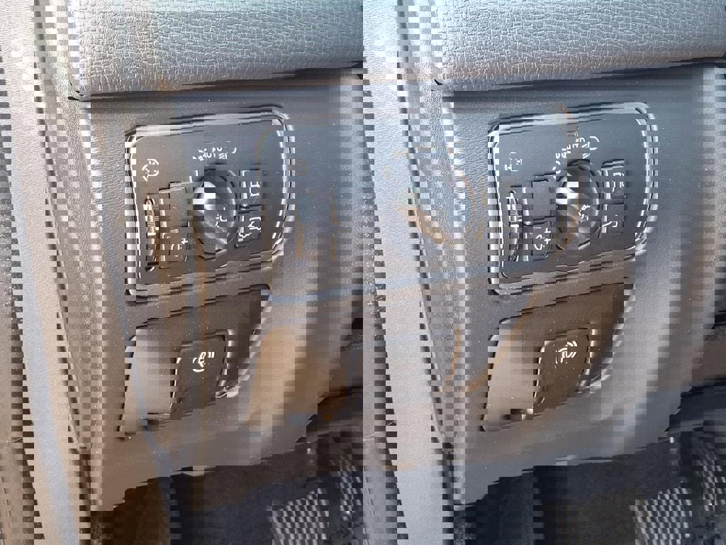 Used 2015 Volvo XC60 T5 w/ Climate Package AWD/4WD image 10