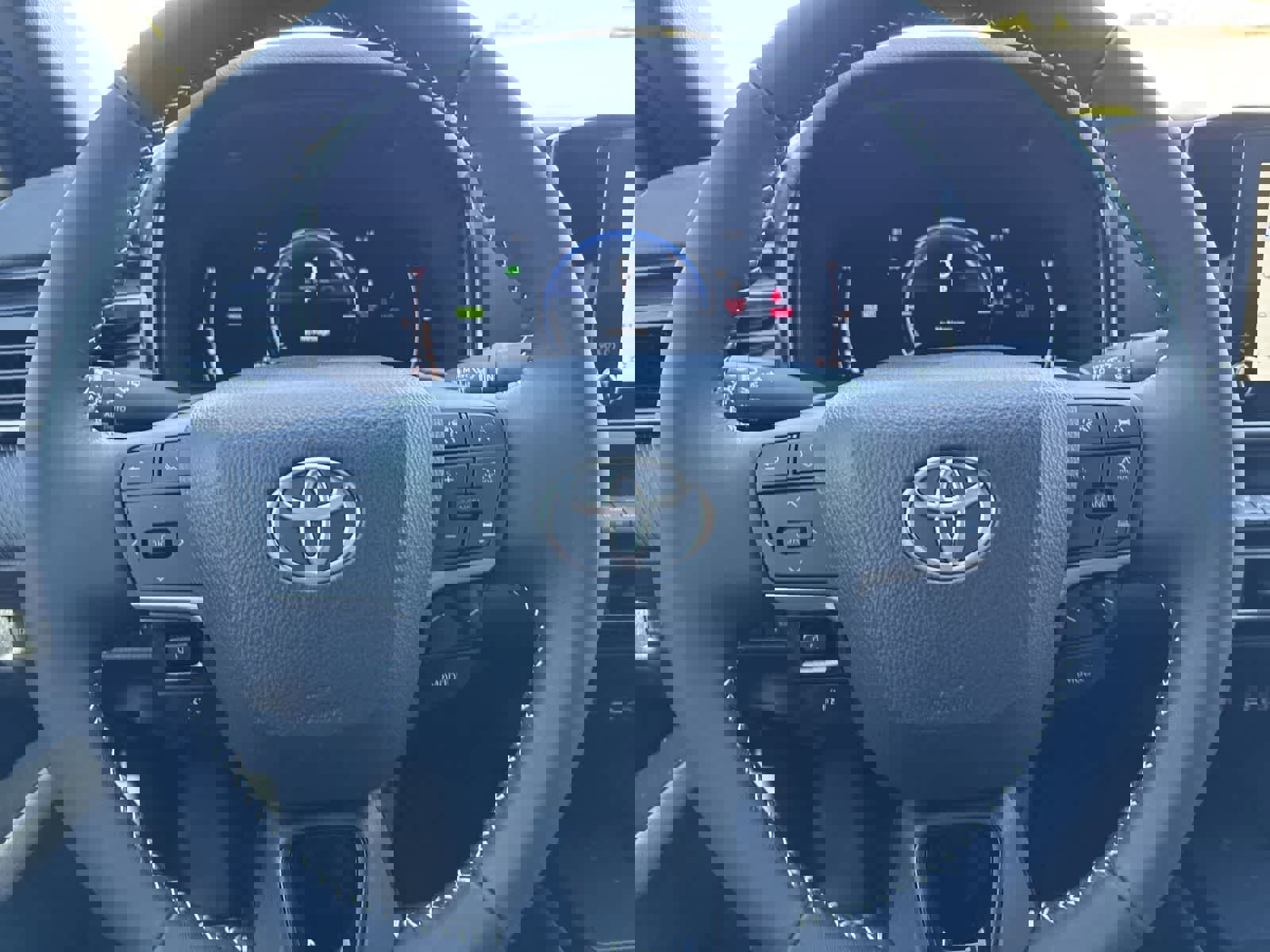 Used 2025 Toyota Camry SE image 27