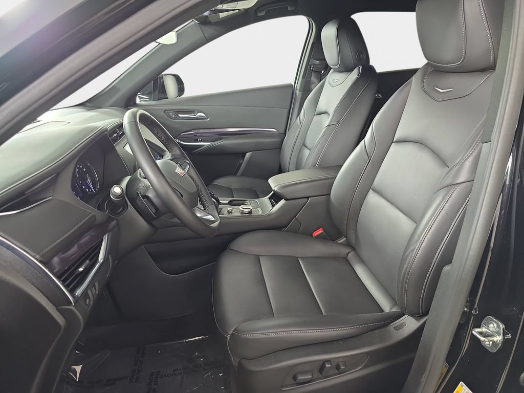 Used 2022 Cadillac XT4 Luxury w/ Cold Weather Package AWD/4WD image 18