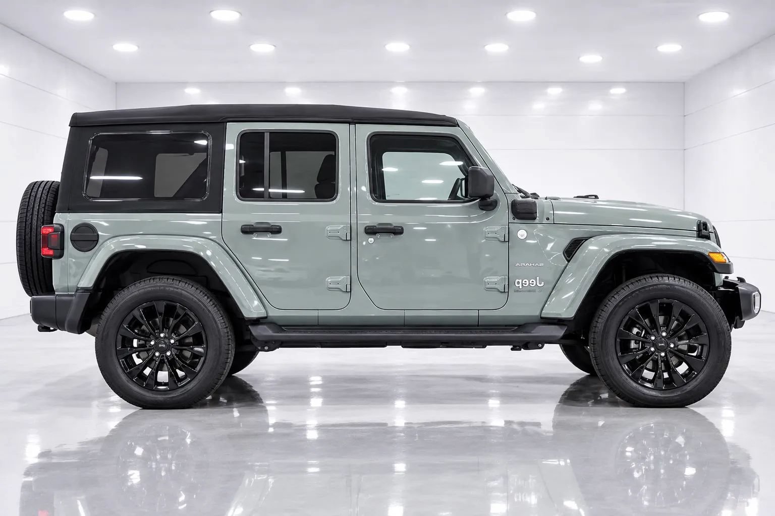 Used 2023 Jeep Wrangler Unlimited Sahara w/ Cold Weather Group AWD/4WD image 6