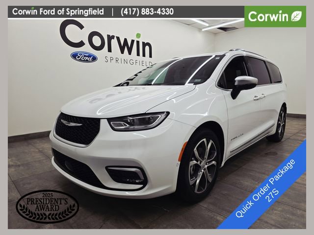 Used 2026 Chrysler Pacifica Pinnacle w/ Trailer Tow Group