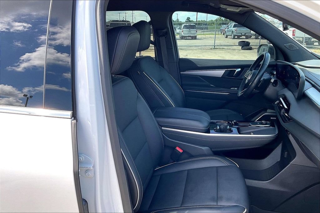 Used 2025 Buick Enclave Preferred FWD image 30