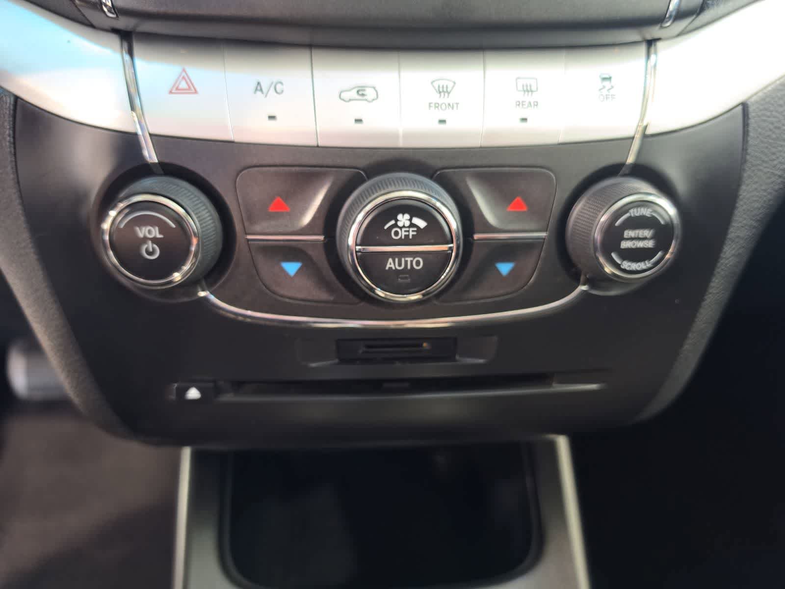 Used 2011 Dodge Journey Crew FWD image 22