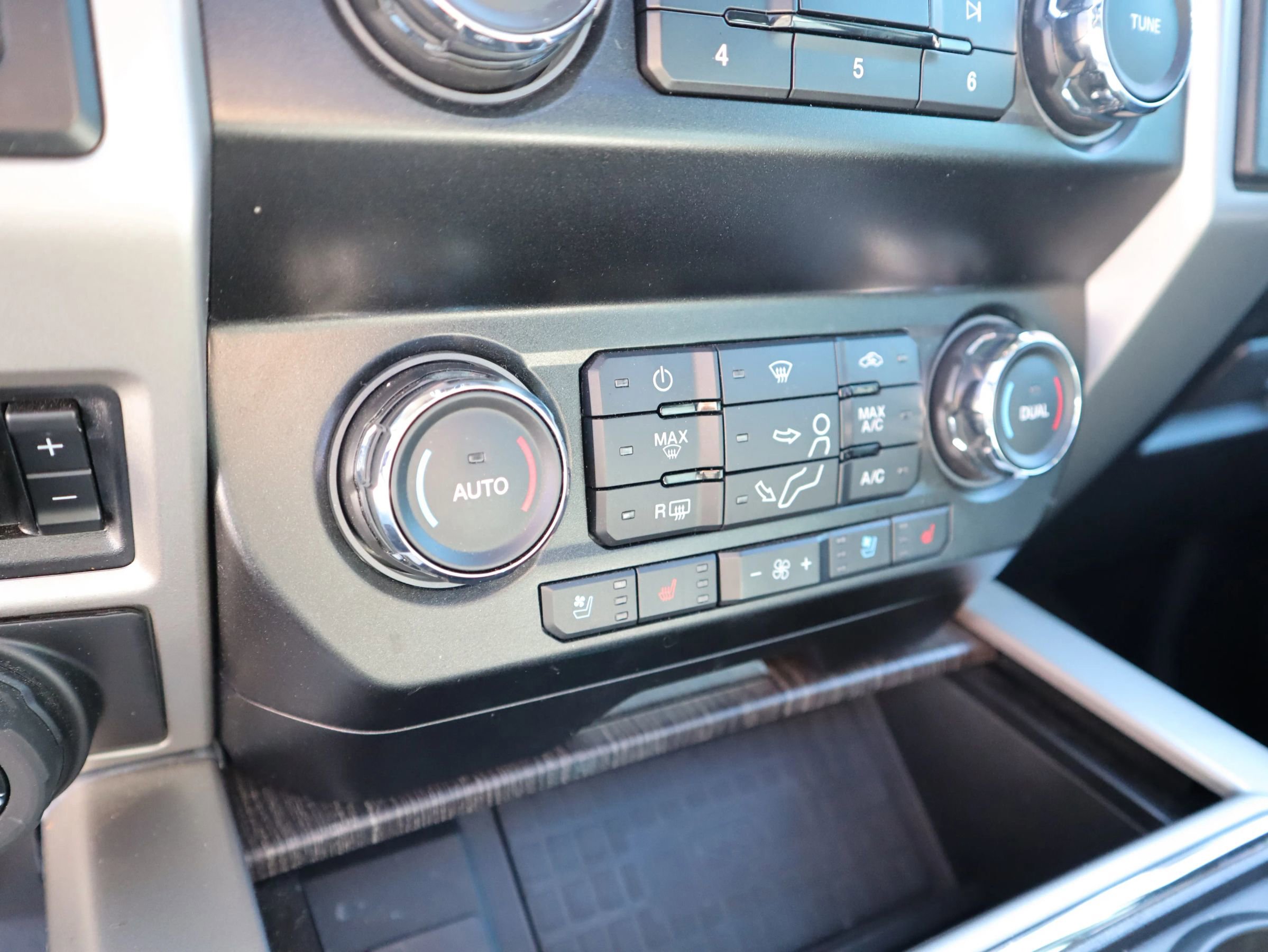 Used 2020 Ford F350 Lariat w/ Lariat Ultimate Package image 18