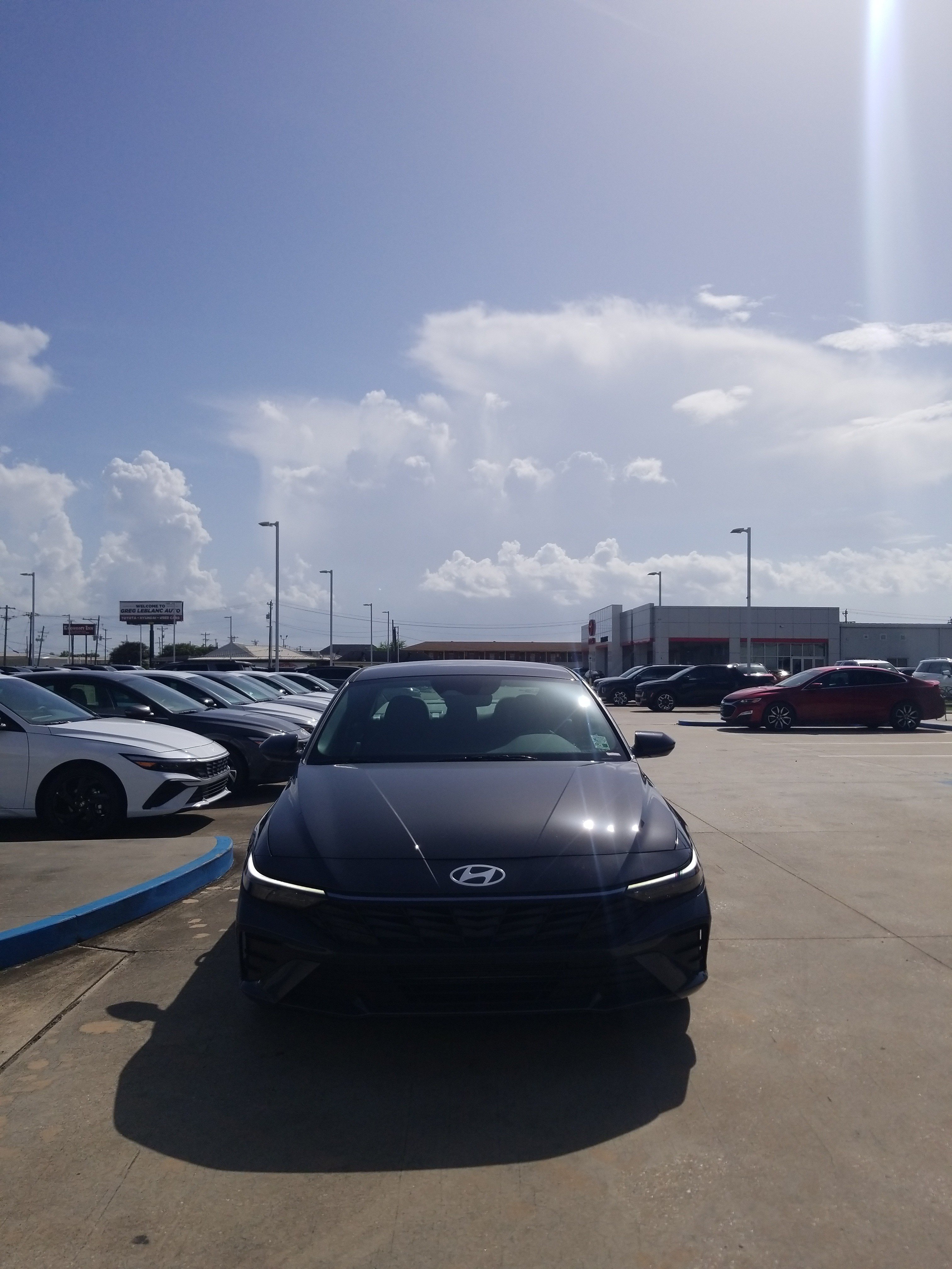 Used 2025 Hyundai Elantra Sport FWD image 2