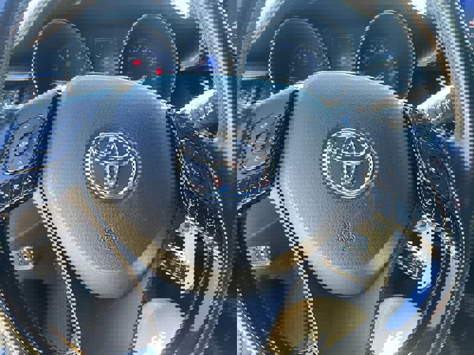 Used 2018 Toyota C-HR XLE FWD image 17