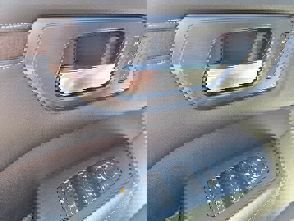 New 2026 Nissan Armada SL w/ Captain's Chari Seat Package image 17