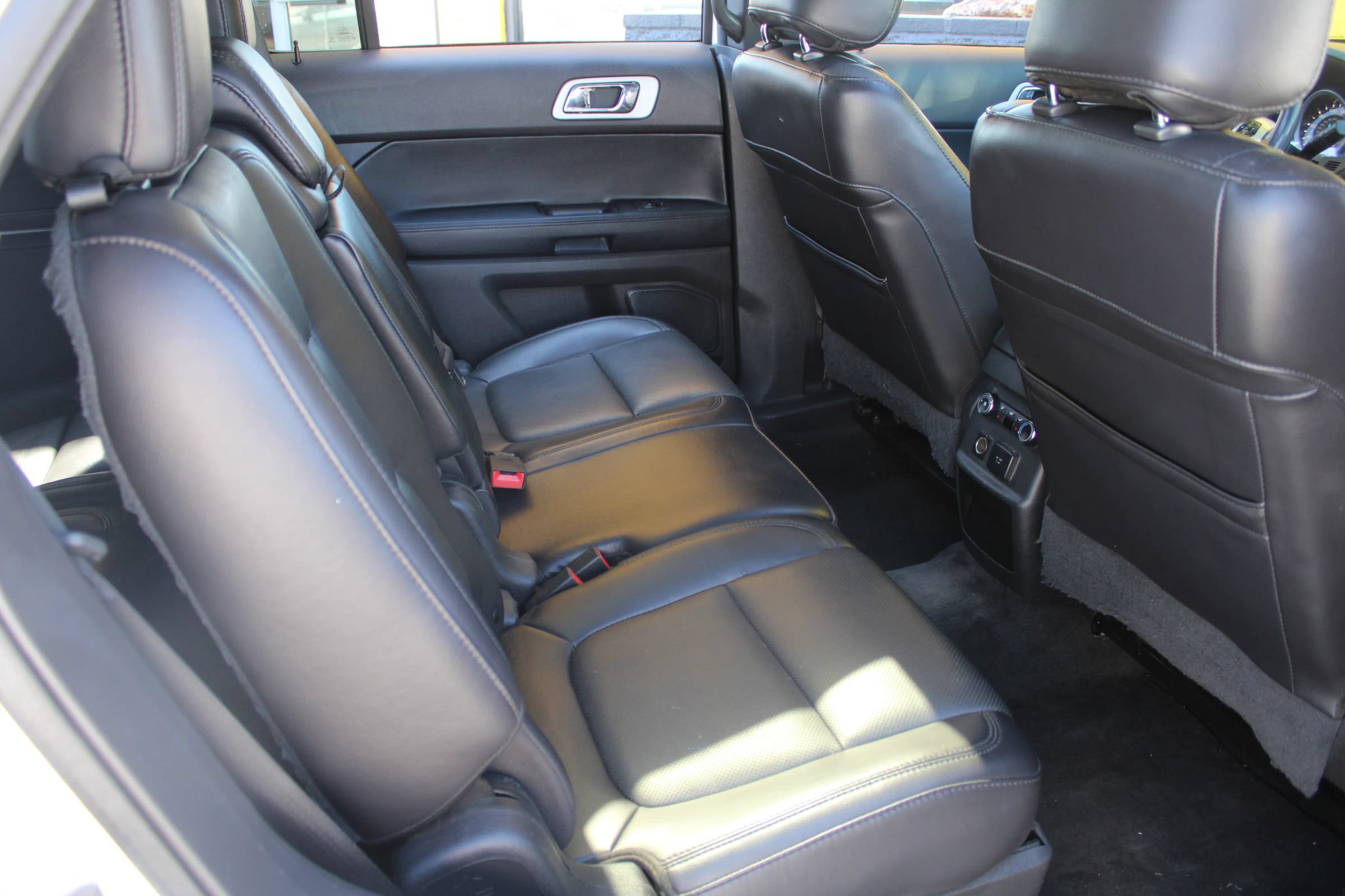 Used 2015 Ford Explorer Limited w/ Equipment Group 301A FWD image 12