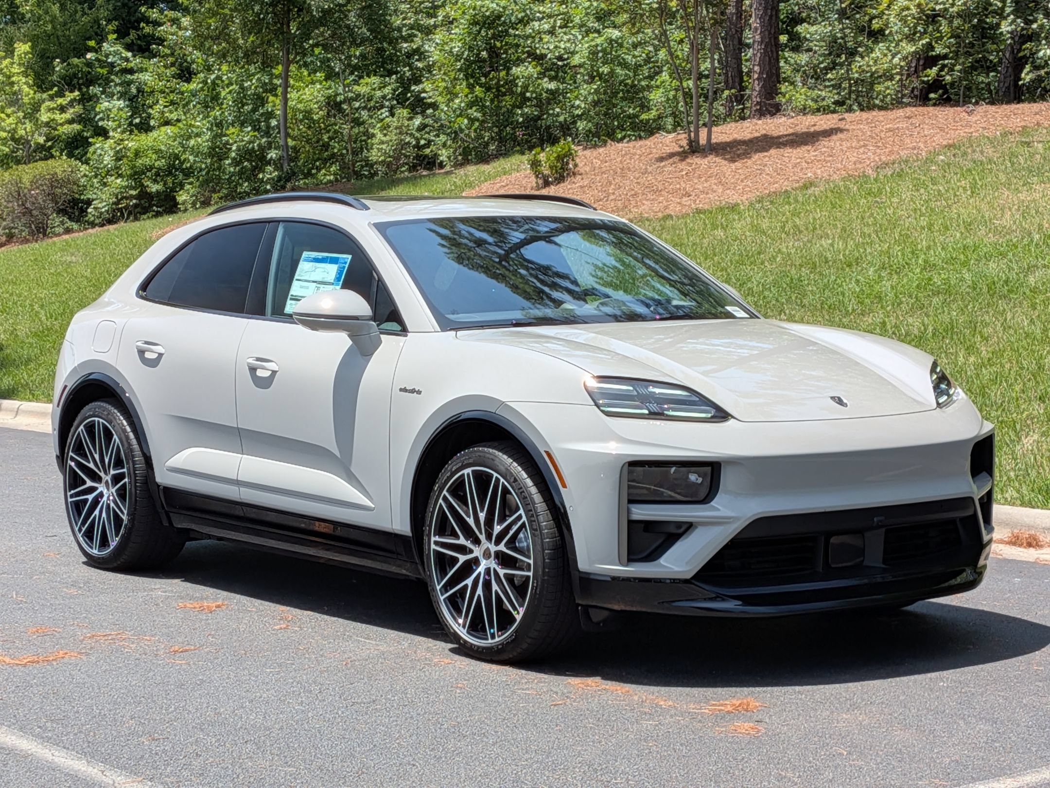 New 2026 Porsche Macan Turbo Electric AWD/4WD image 34
