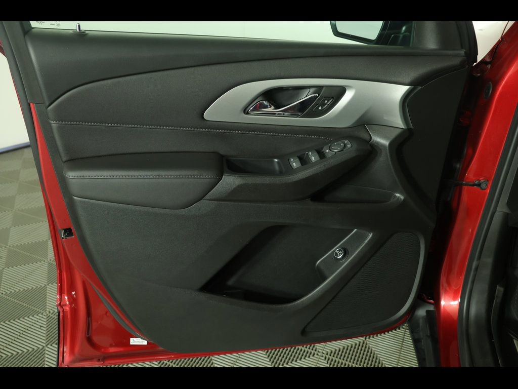 Used 2022 Chevrolet Traverse LT w/ Midnight/Sport Edition image 24