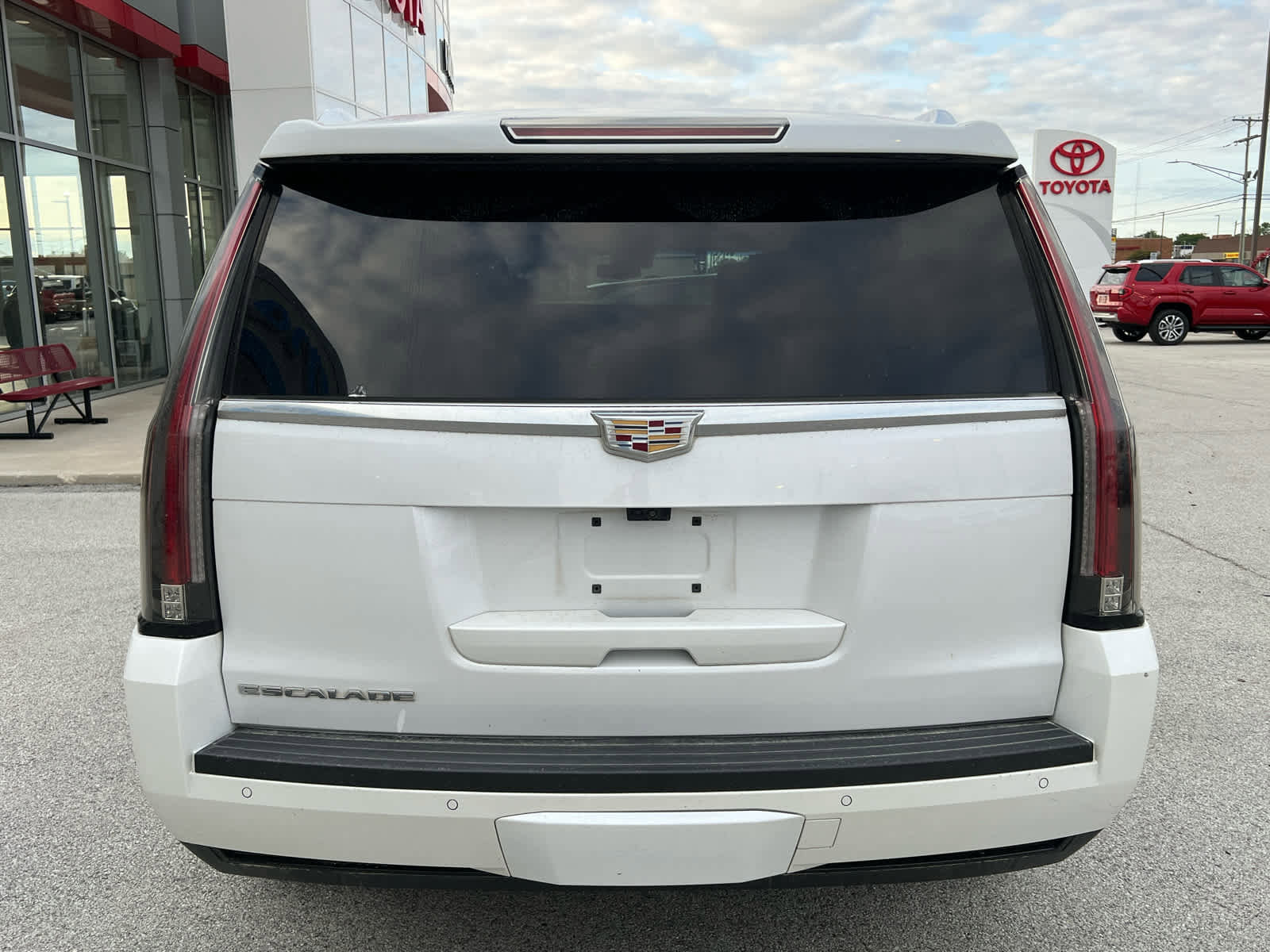 Used 2017 Cadillac Escalade Premium Luxury AWD/4WD image 6