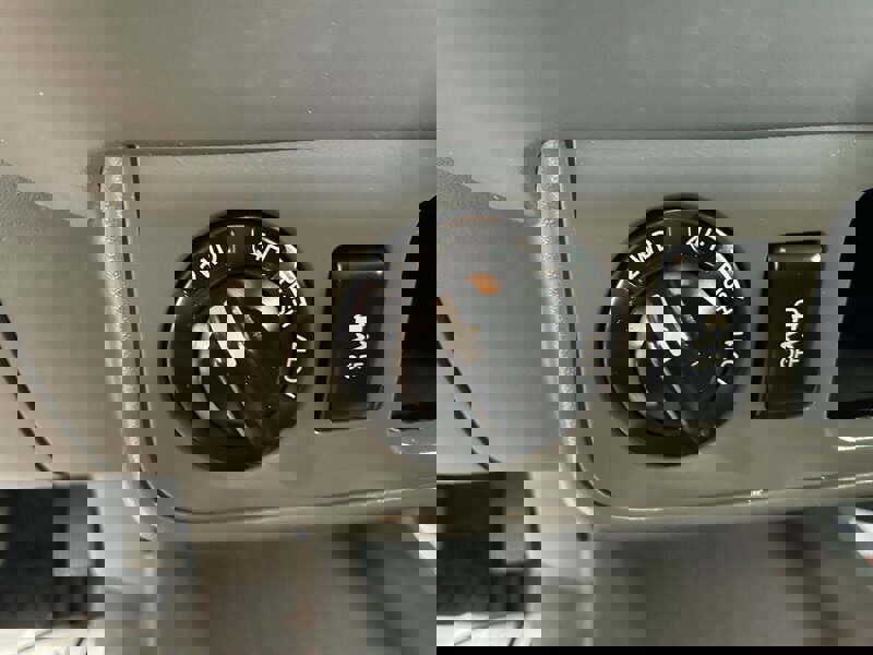 Used 2019 Nissan Frontier SV image 12