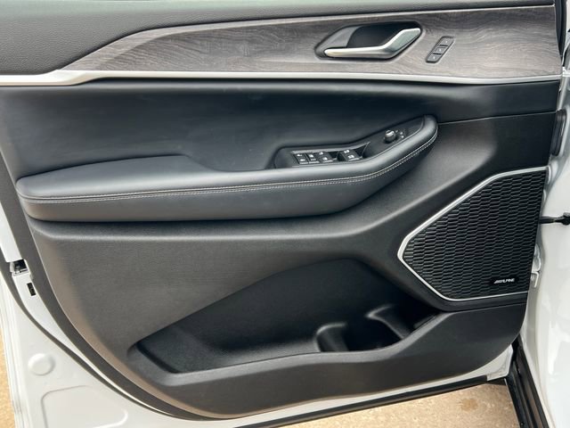 Used 2022 Jeep Grand Cherokee Limited 4xe w/ Luxury Tech Group II image 15