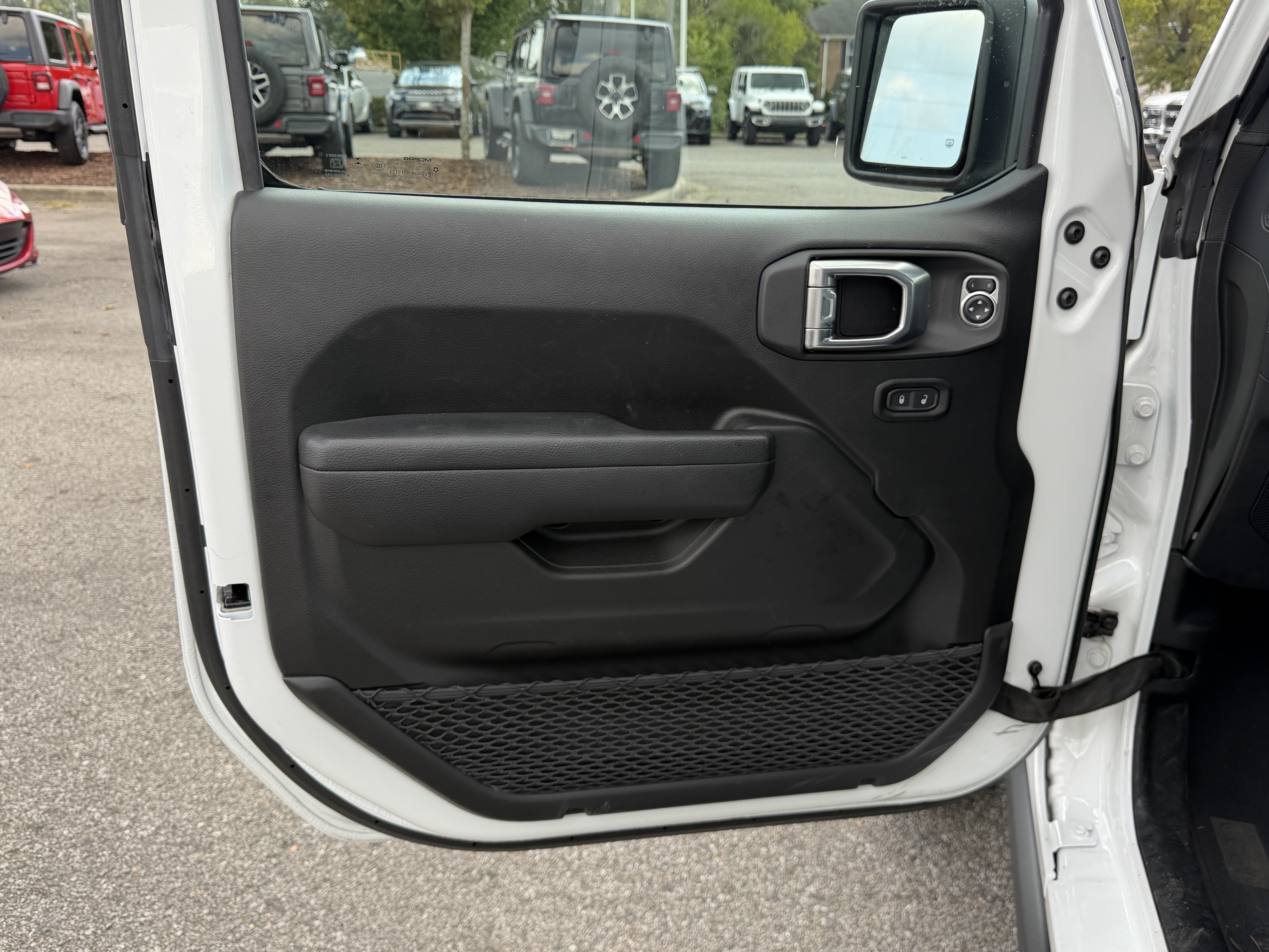 Used 2026 Jeep Wrangler Unlimited Rubicon AWD/4WD image 14