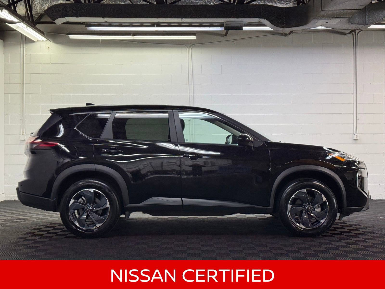 Certified 2025 Nissan Rogue SV image 5