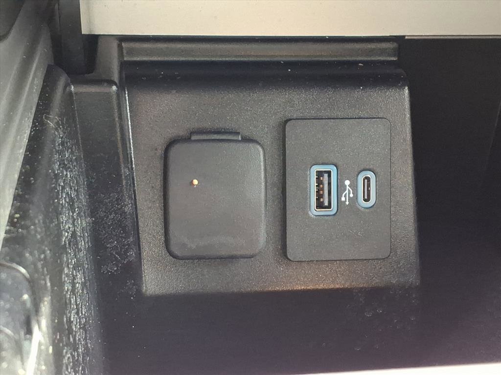 Used 2022 Ford Explorer XLT w/ Equipment Group 202A image 17