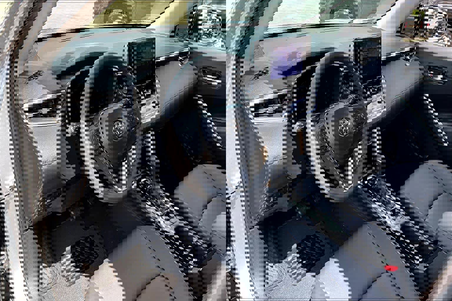 Used 2024 Toyota Corolla Cross XLE w/ Convenience Package image 18