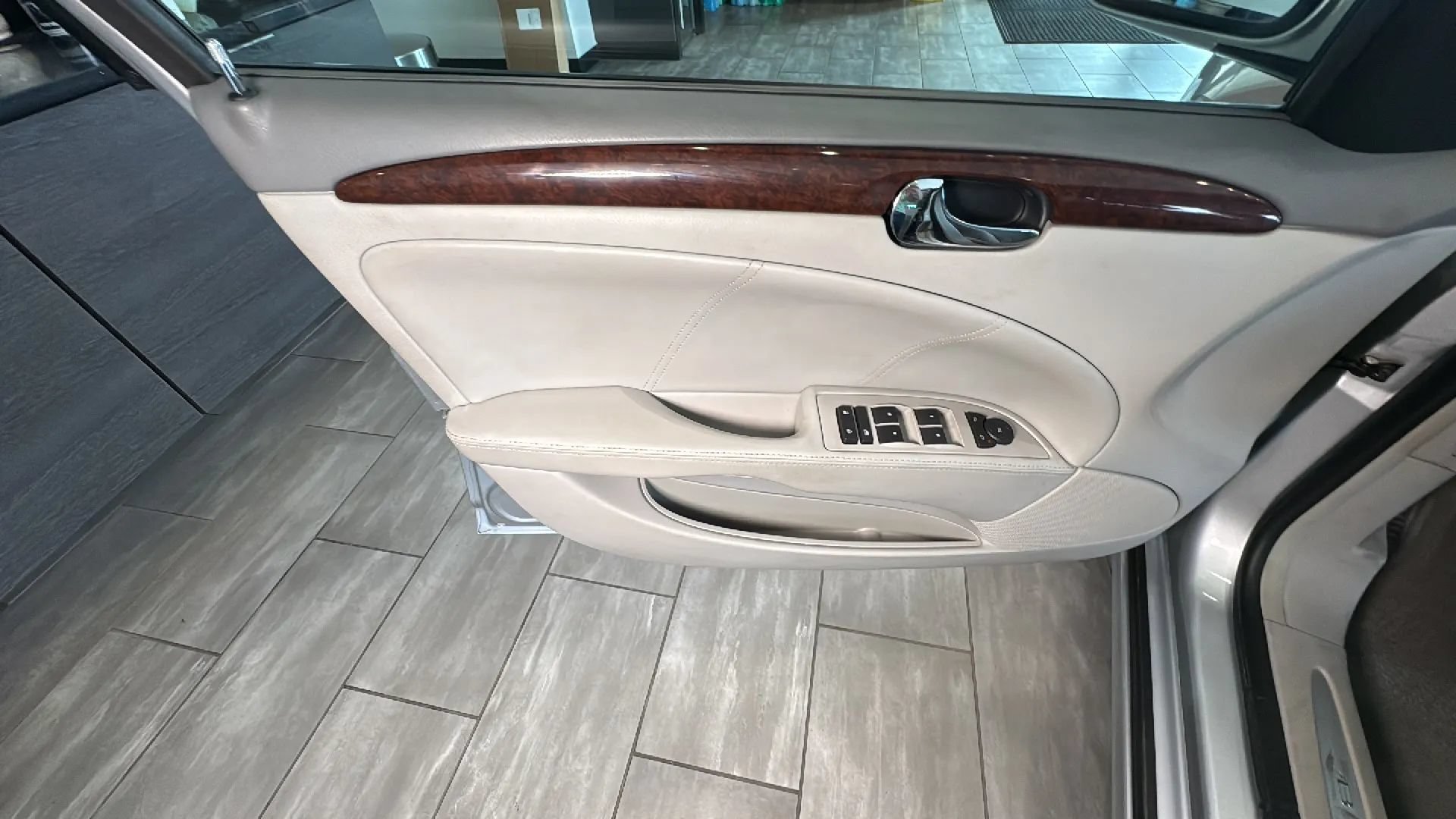 Used 2010 Buick Lucerne CX FWD image 35