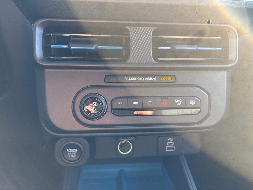 New 2025 Ford Maverick XLT w/ XLT Luxury Package image 17