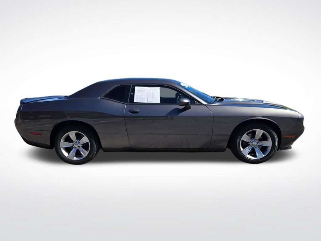 Used 2019 Dodge Challenger SXT RWD image 2
