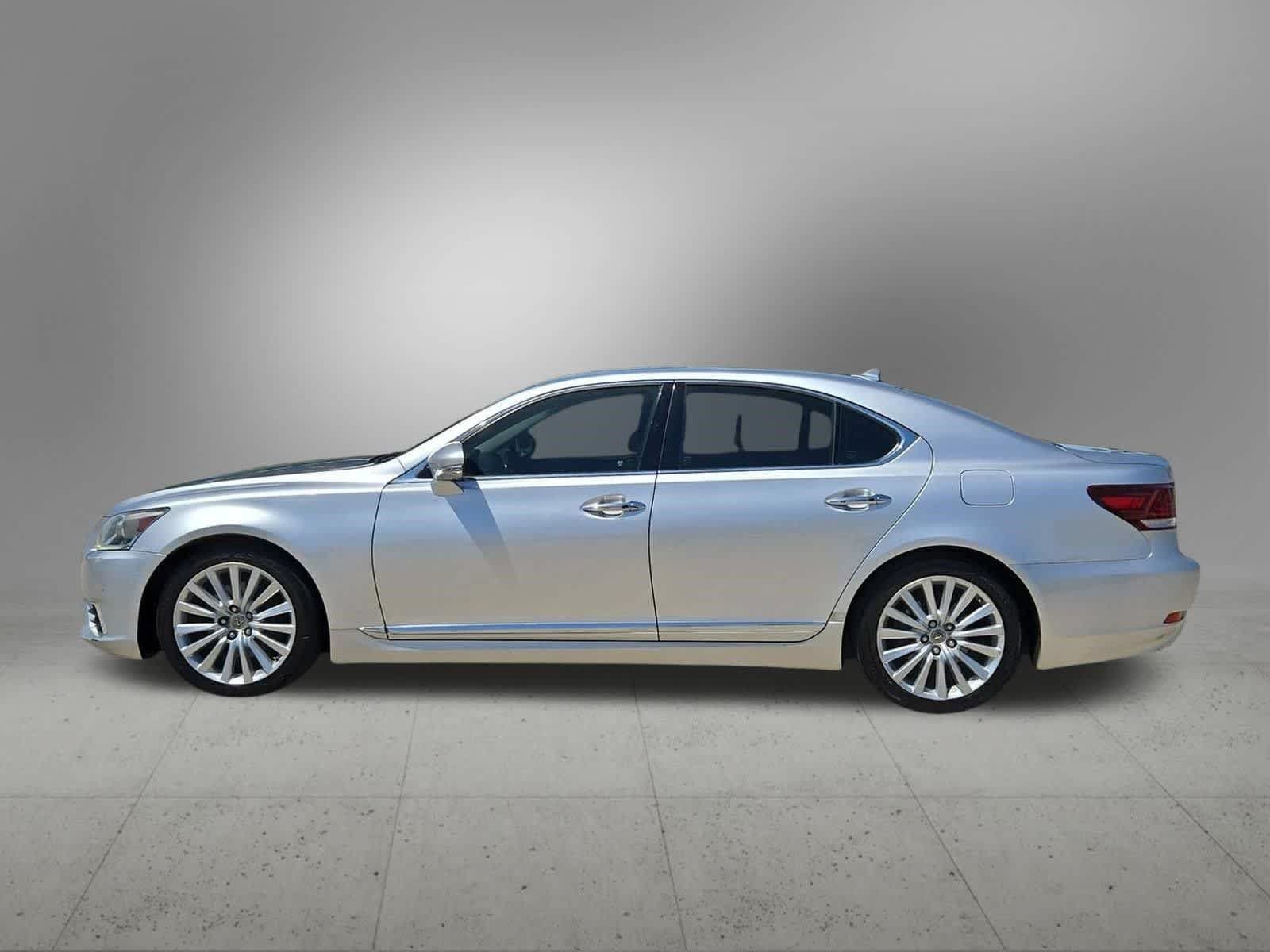 Used 2013 Lexus LS 460 w/ Comfort Pkg RWD image 3