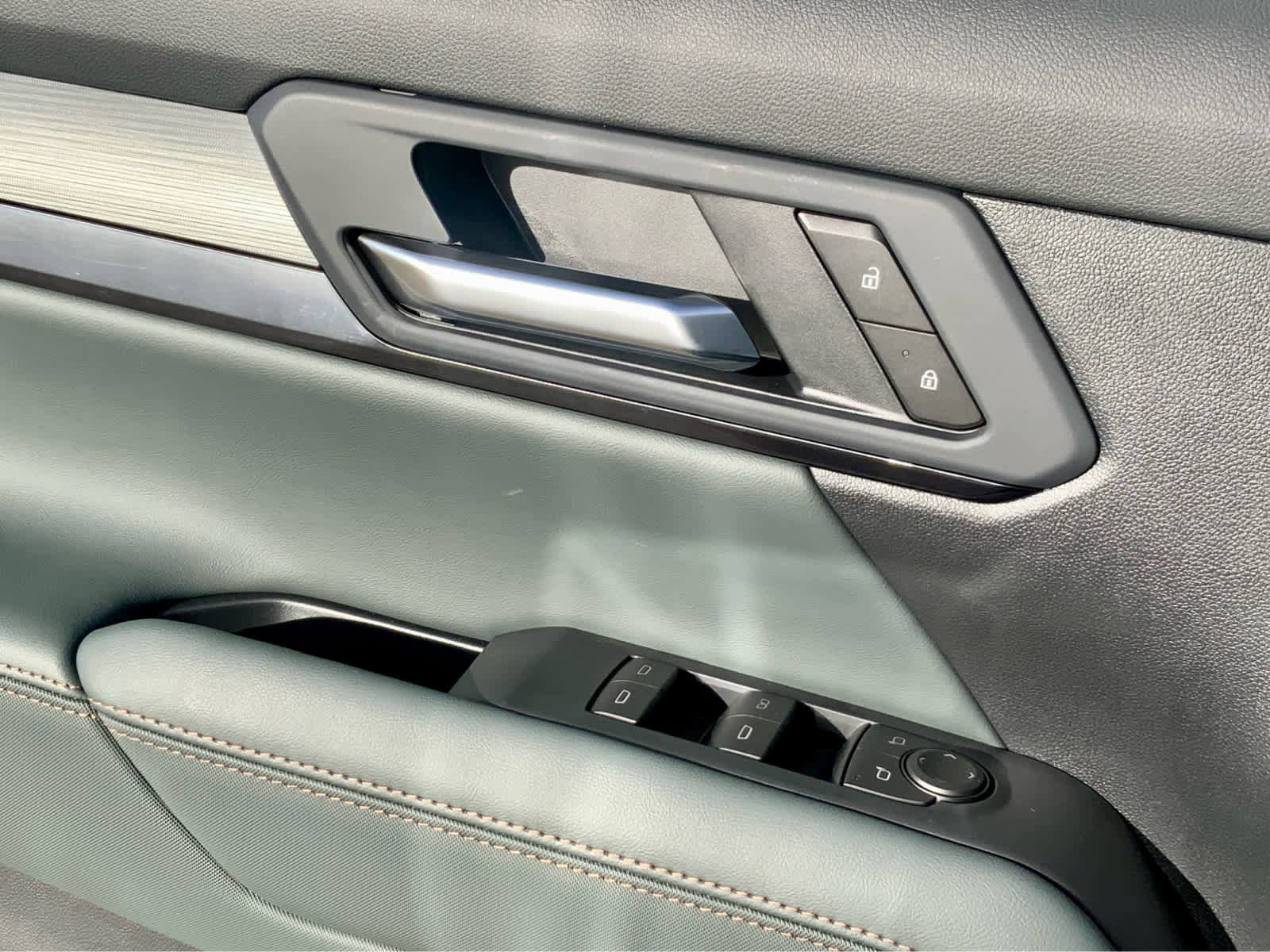 New 2026 GMC Terrain AT4 w/ LPO, Black Badging Package image 48