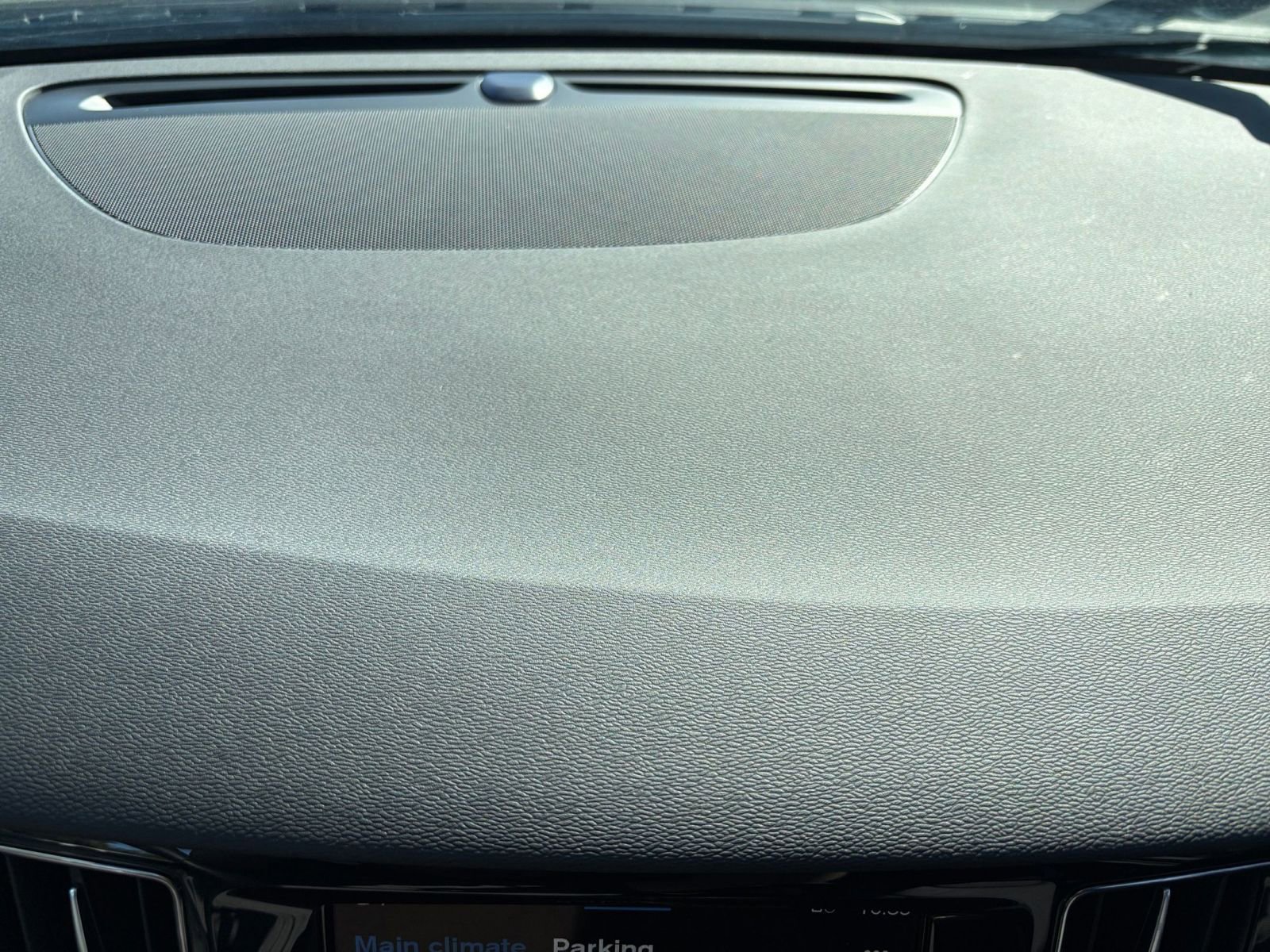 Used 2025 Volvo V60 B5 Cross Country Plus image 17