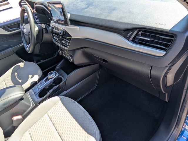 Used 2022 Ford Escape SE w/ SE Sport Appearance Package image 18