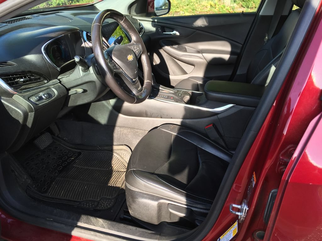 Used 2018 Chevrolet Volt Premier w/ Driver Confidence Package FWD image 4