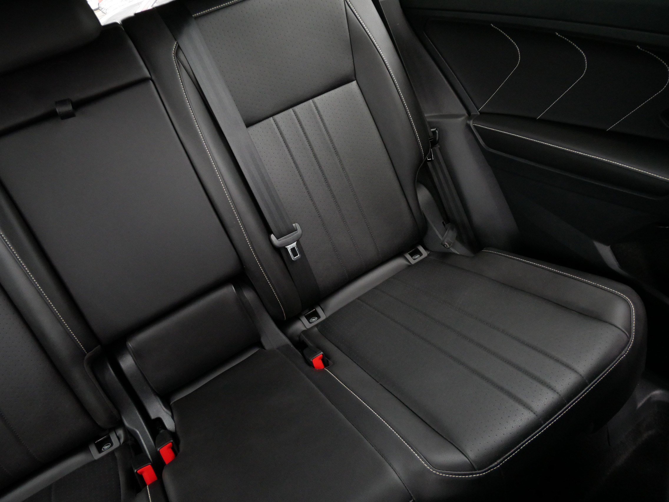 Certified 2023 Volkswagen Tiguan SE R-Line AWD/4WD image 14