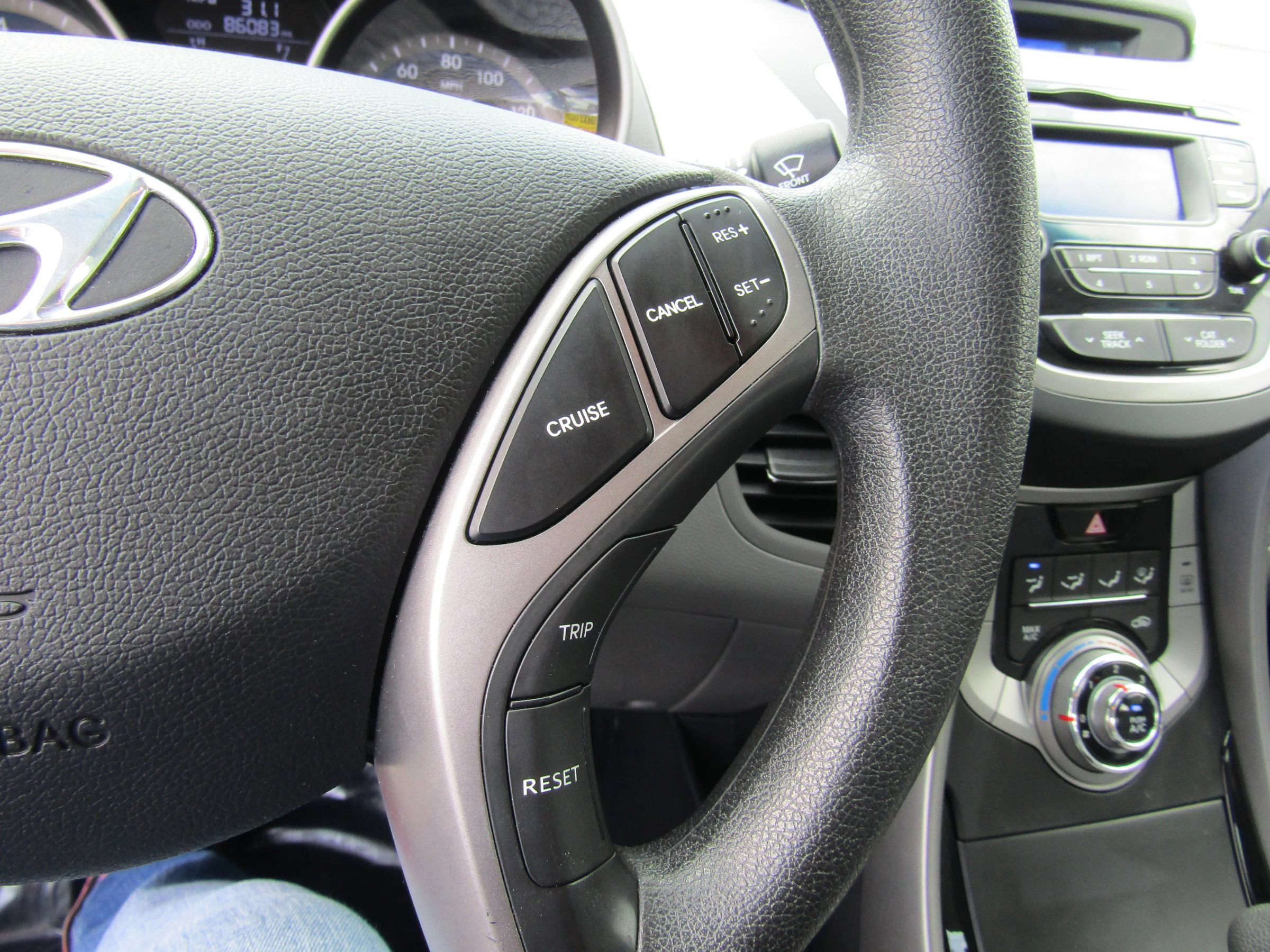 Used 2013 Hyundai Elantra GLS FWD image 25