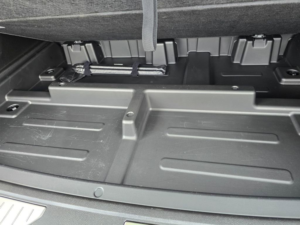 Used 2021 Chevrolet Suburban High Country image 13