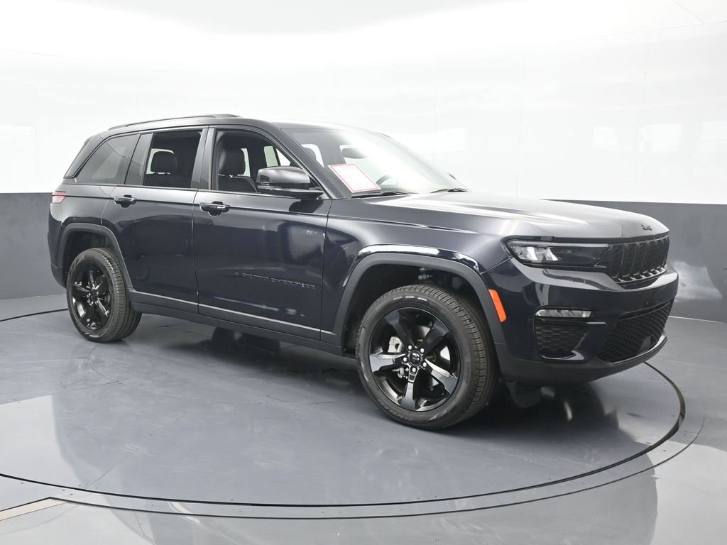 Used 2024 Jeep Grand Cherokee Limited w/ Black Appearance Package image 8