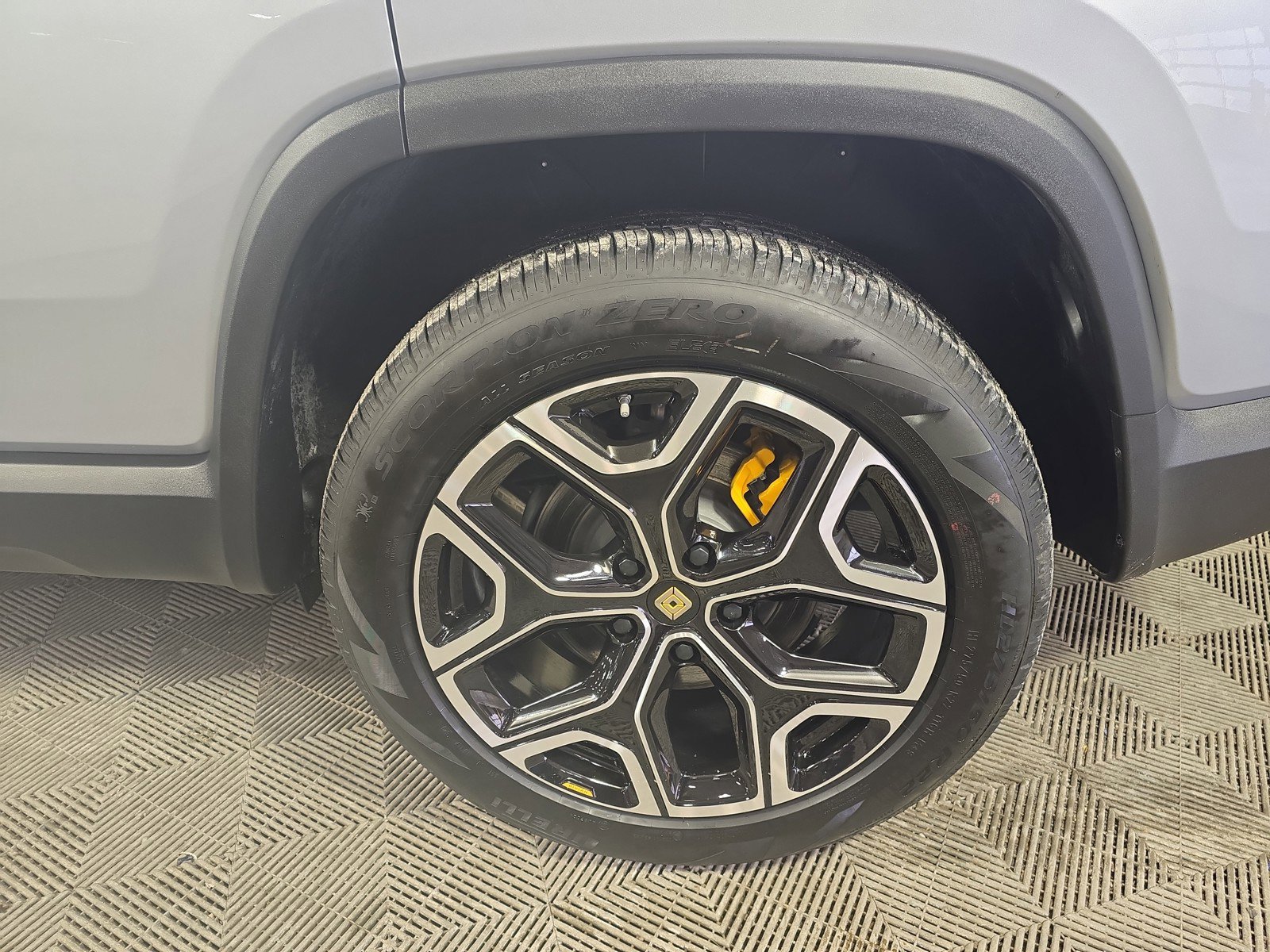 Used 2023 Rivian R1S Adventure AWD/4WD image 10