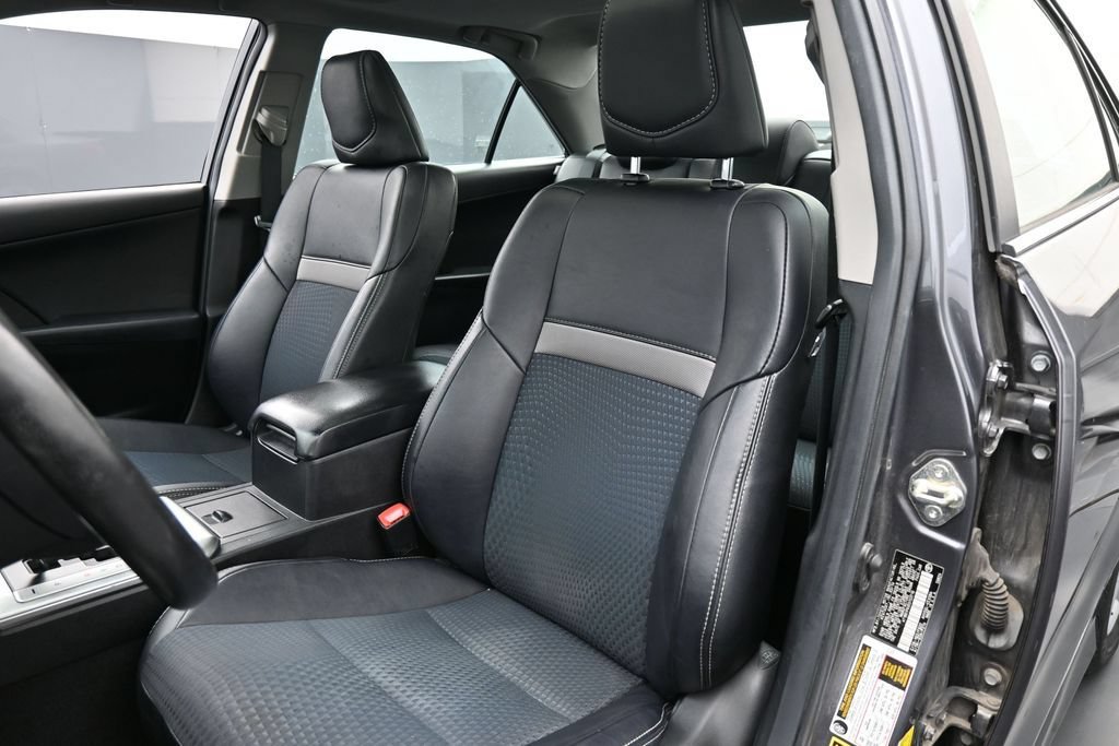 Used 2014 Toyota Camry SE w/ Moonroof Package FWD image 21