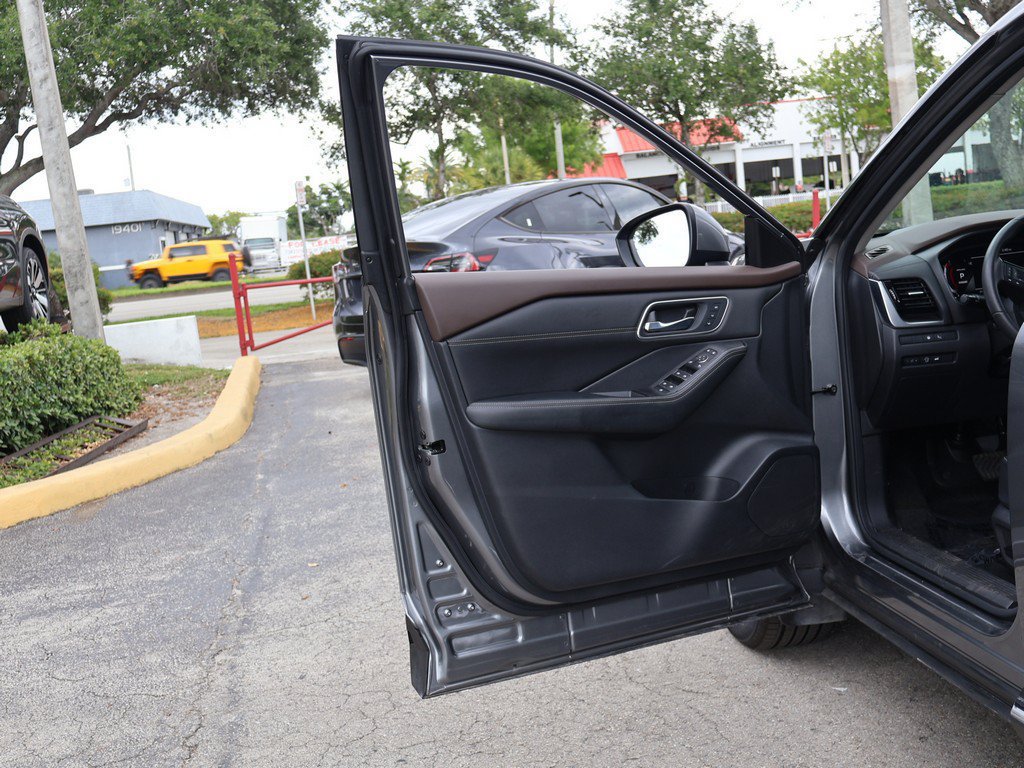 Used 2023 Nissan Rogue Platinum w/ Platinum Premium Package FWD image 27