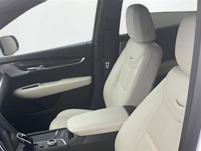 Certified 2022 Cadillac XT5 Sportv w/ Technology Package image 12