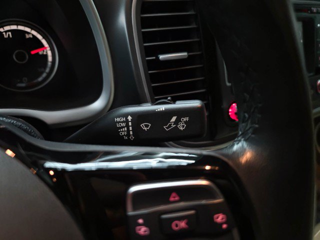 Used 2015 Volkswagen Beetle R-Line FWD image 21