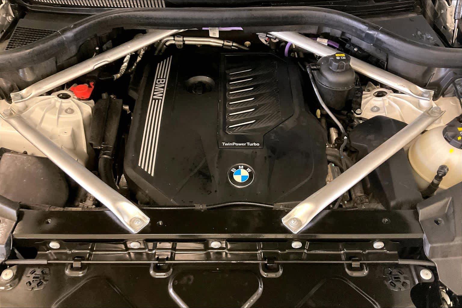 Used 2022 BMW X5 xDrive40i w/ Premium Package AWD/4WD image 29